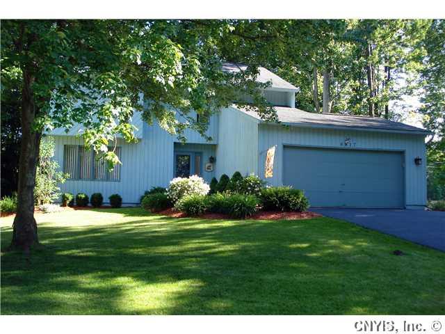 6817 Jayhawk Cir, Baldwinsville, NY 13027 photo 1