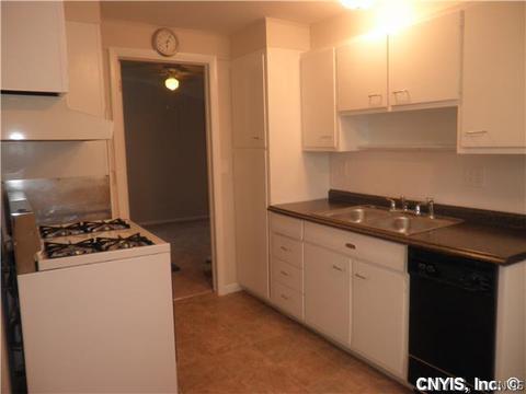 206 Cutler St, East Syracuse, NY 13057 photo 5