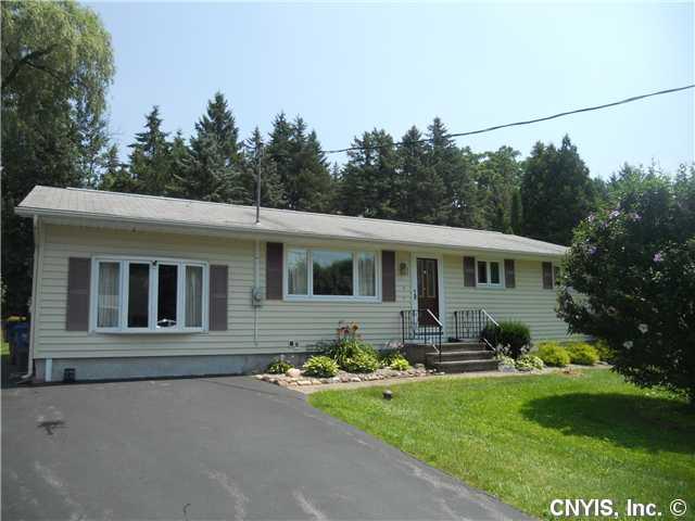 6 Gettman Dr, Baldwinsville, NY 13027 photo 1