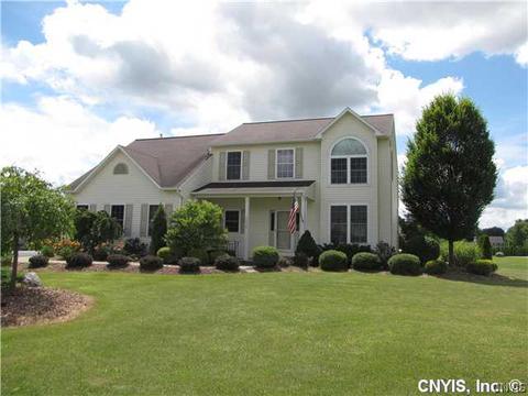 6646 Hazelnut Cir, East Syracuse, NY 13057 photo 2