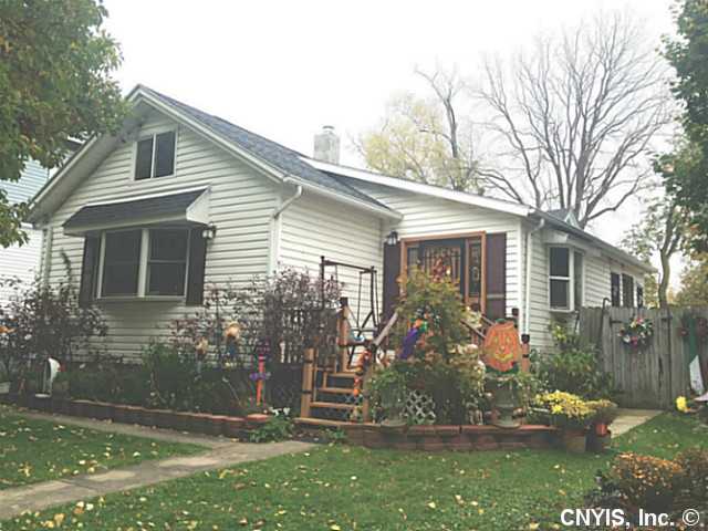 1012 Danforth St, Syracuse, NY 13208 photo 1