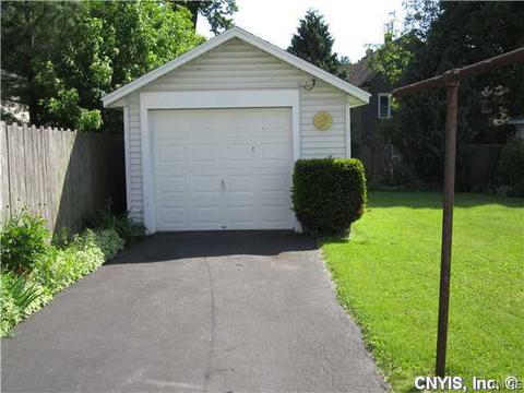 339 Willumae Dr, Syracuse, NY 13208 photo 9
