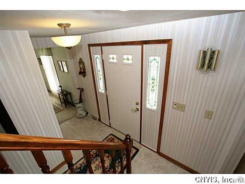 8191 Constable Dr, Liverpool, NY 13090 photo 15