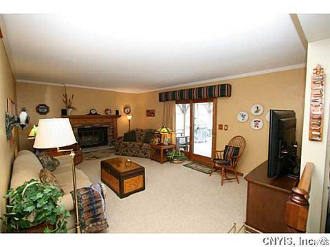 8191 Constable Dr, Liverpool, NY 13090 photo 12