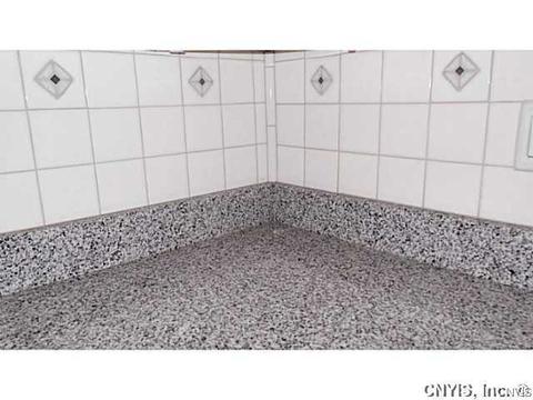 8191 Constable Dr, Liverpool, NY 13090 photo 5