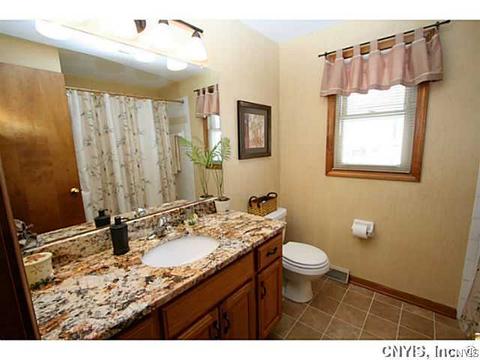 8191 Constable Dr, Liverpool, NY 13090 photo 16