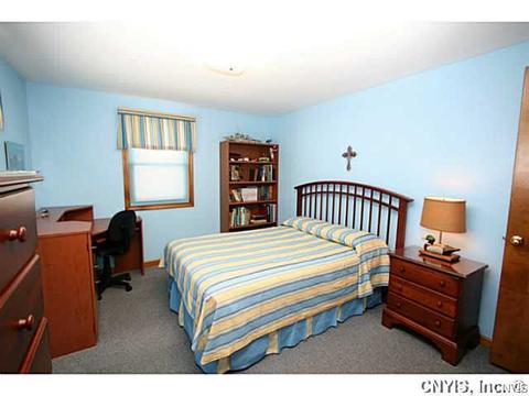 8191 Constable Dr, Liverpool, NY 13090 photo 18