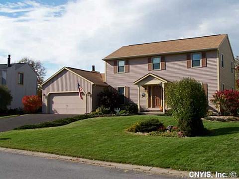 8191 Constable Dr, Liverpool, NY 13090 photo 2