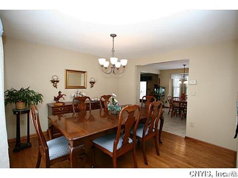8191 Constable Dr, Liverpool, NY 13090 photo 9
