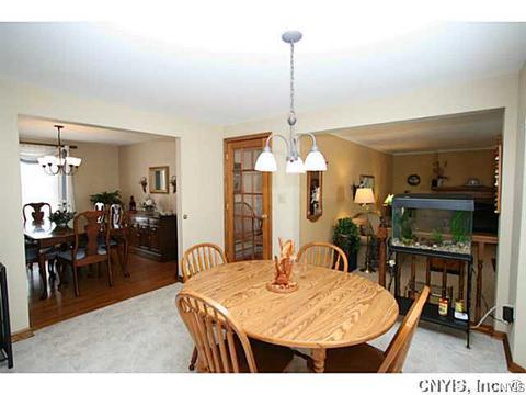 8191 Constable Dr, Liverpool, NY 13090 photo 7