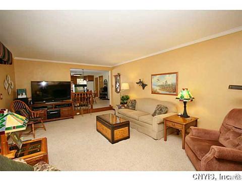 8191 Constable Dr, Liverpool, NY 13090 photo 13