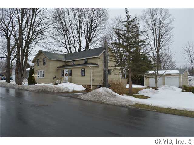 98 E Oneida St, Baldwinsville, NY 13027 photo 1