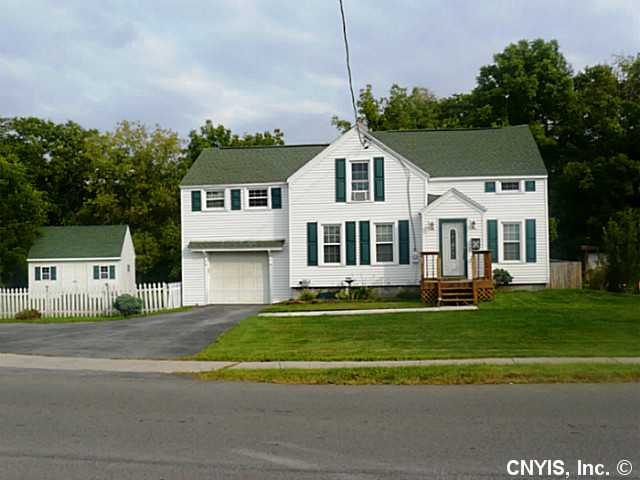 65 E Oneida St, Baldwinsville, NY 13027 photo 1