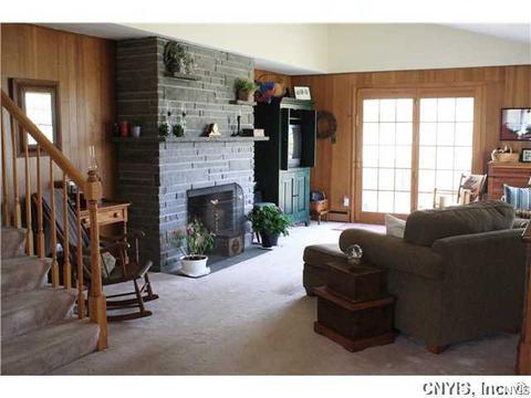 200 Oakmont Dr, Syracuse, NY 13214 photo 4