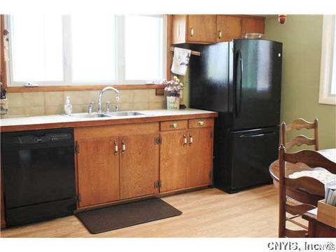 200 Oakmont Dr, Syracuse, NY 13214 photo 3