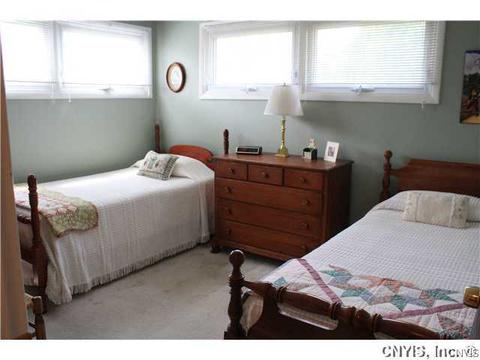 200 Oakmont Dr, Syracuse, NY 13214 photo 8