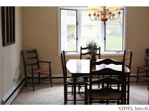 200 Oakmont Dr, Syracuse, NY 13214 photo 5