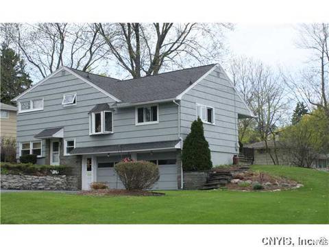 200 Oakmont Dr, Syracuse, NY 13214 photo 1