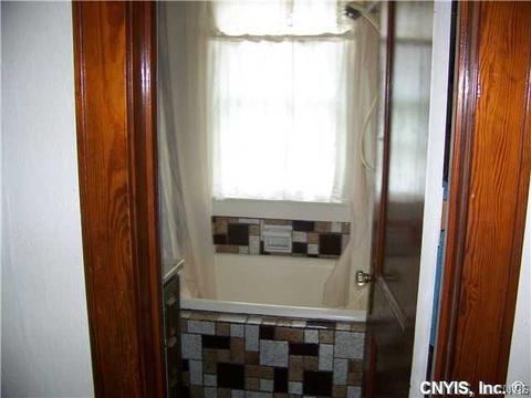 304 E Yates St, East Syracuse, NY 13057 photo 9
