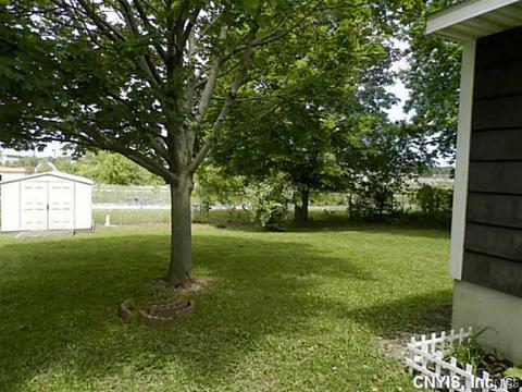 51 Grover St, East Syracuse, NY 13057 photo 23