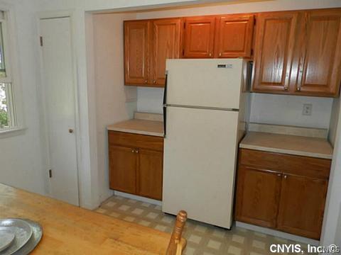 51 Grover St, East Syracuse, NY 13057 photo 9