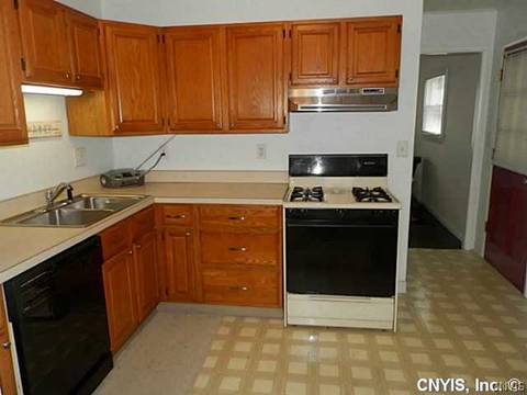 51 Grover St, East Syracuse, NY 13057 photo 7