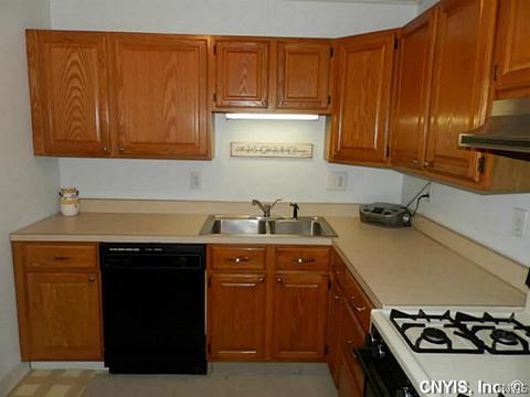 51 Grover St, East Syracuse, NY 13057 photo 6