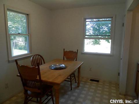 51 Grover St, East Syracuse, NY 13057 photo 11
