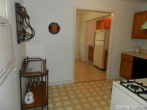 51 Grover St, East Syracuse, NY 13057 photo 8