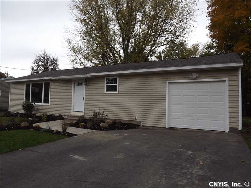 47 Macarthur Rd, Baldwinsville, NY 13027 photo 1