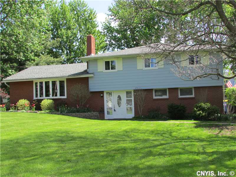 7870 Dewitt Dr, Baldwinsville, NY 13027 photo 1