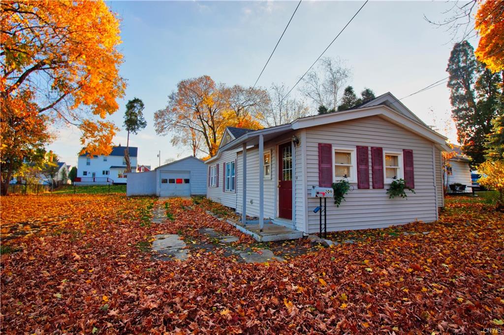 209 Bennett St, East Syracuse, NY 13057 photo 1