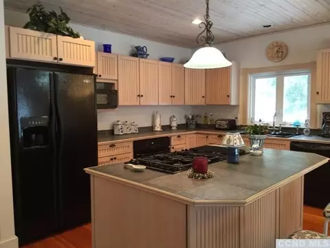 27 Ann Pl, Valatie, NY 12184 photo 2