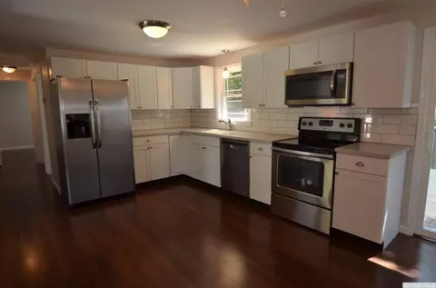 17 Kent Rd, Red Hook, NY 12571 photo 3