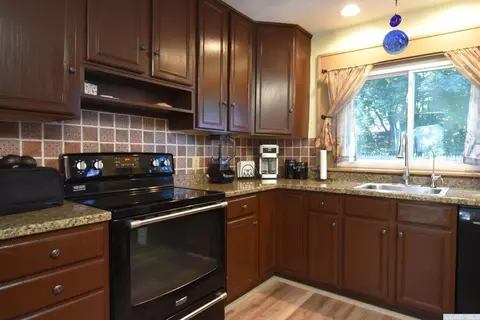 7 Kent Rd, Red Hook, NY 12571 photo 2