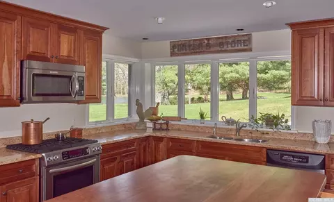 286 Beale Rd, Austerlitz, NY 12017 photo 9