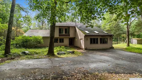 179 E Willets Dr, Red Hook, NY 12571 photo 4