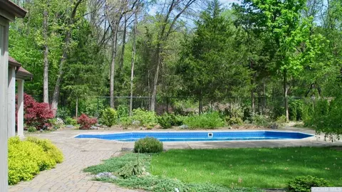 179 E Willets Dr, Red Hook, NY 12571 photo 2