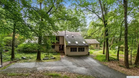 179 E Willets Dr, Red Hook, NY 12571 photo 5