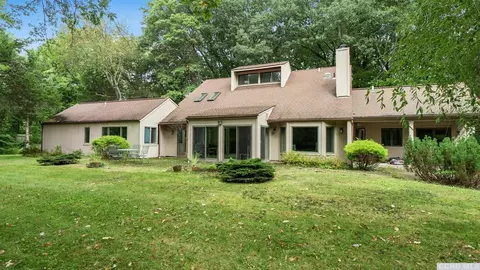 179 E Willets Dr, Red Hook, NY 12571 photo 1