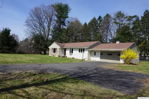 74 Broad St, Kinderhook, NY 12106 photo 2