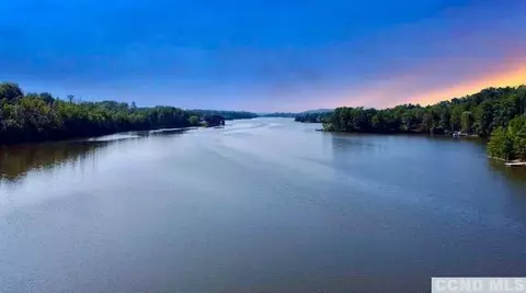 24 Famous Author Cir, Athens, NY 12015