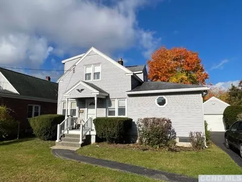 40 Swartson Ct, Albany, NY 12209