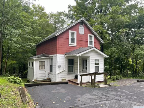 352 Mountain Ave, Cairo, NY 12413