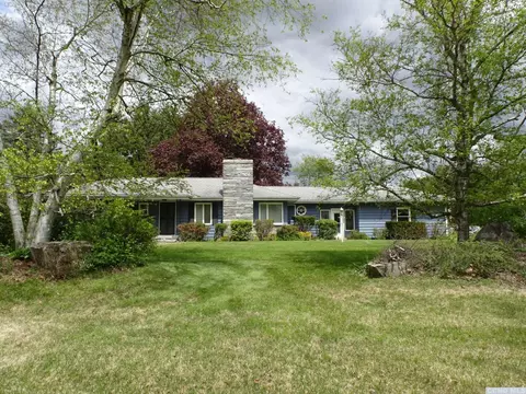 8 Brookbound Ln, Claverack, NY 12513