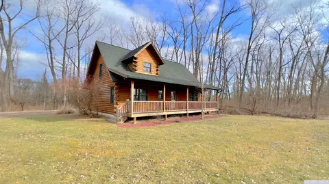 6 Debbie Dr, Athens, NY 12015