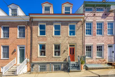 8 Union St, Hudson, NY 12534
