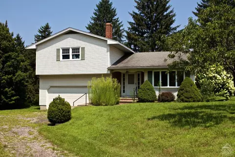 55 Goold Rd, Chatham, NY 12037