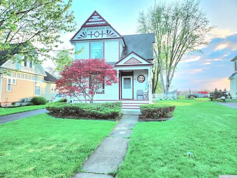 27 Washington Ave, Coxsackie, NY 12051