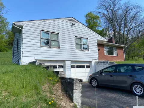 90 Worth Ave, Hudson, NY 12534